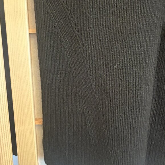 Old Navy Black V-Neck Thick Rib-Knit Sweater Tank Top Women Sz. M - Picture 4 of 8